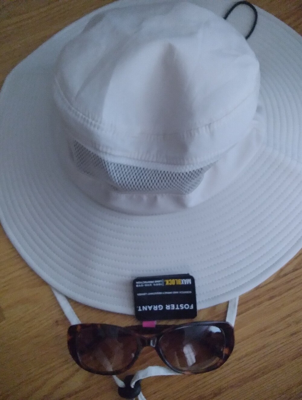 Summer Set.. Wide-Brim Sun Hat Plus Foster Grant Maxblock Nwt Sun glasses
